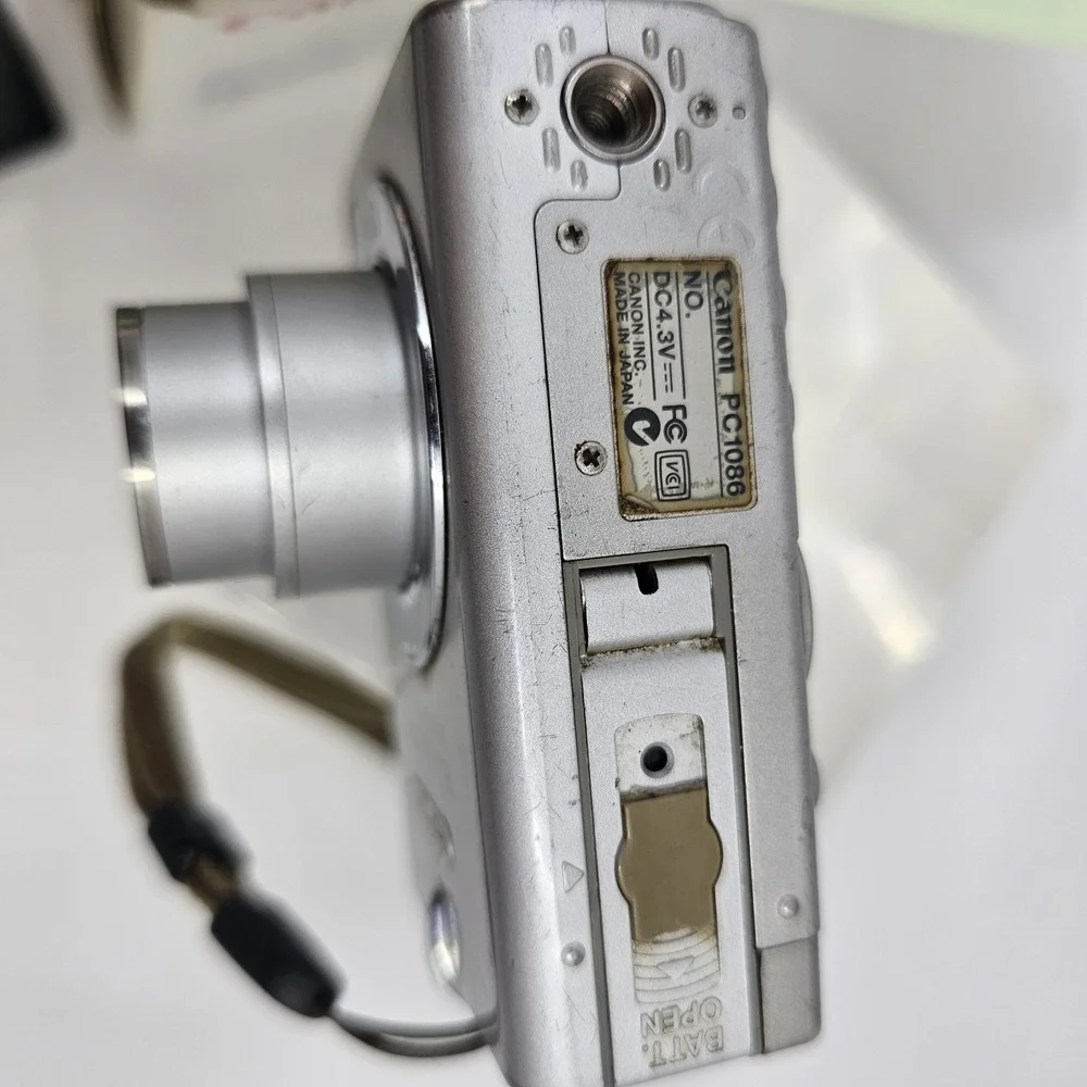 *Parts Only *Read Canon PowerShot S410 4MP Elph Ultra Compact Digital Camera